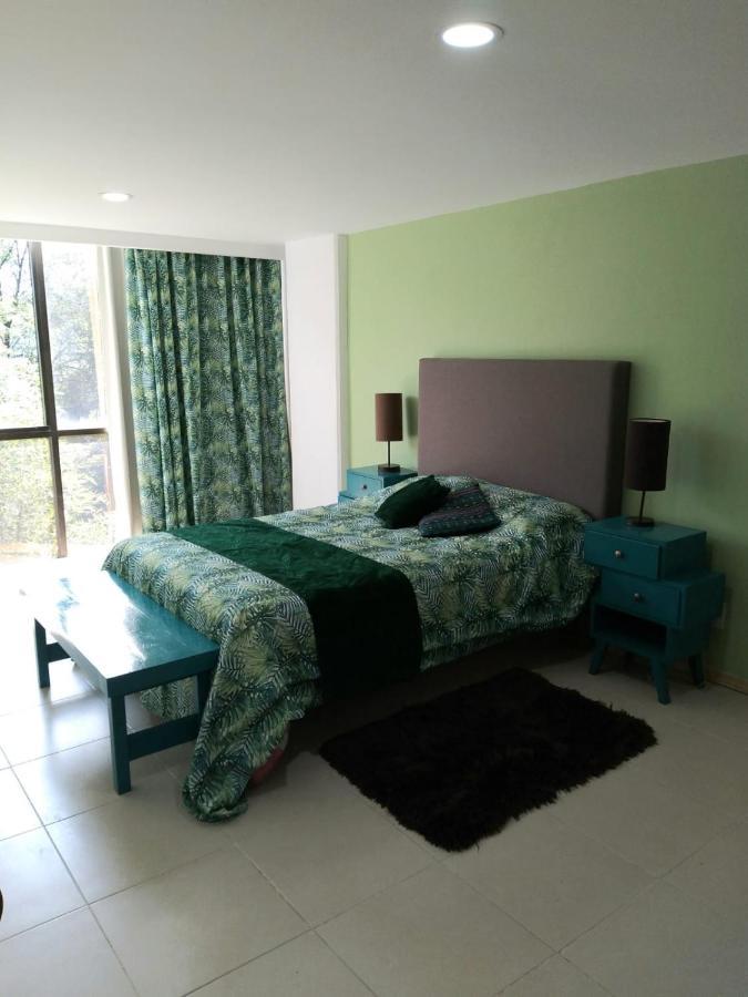 Charming Sunny Bedroom Overlooking Beautiful Amsterdam Avenue In Best Condesa Area Mexico City Exterior photo