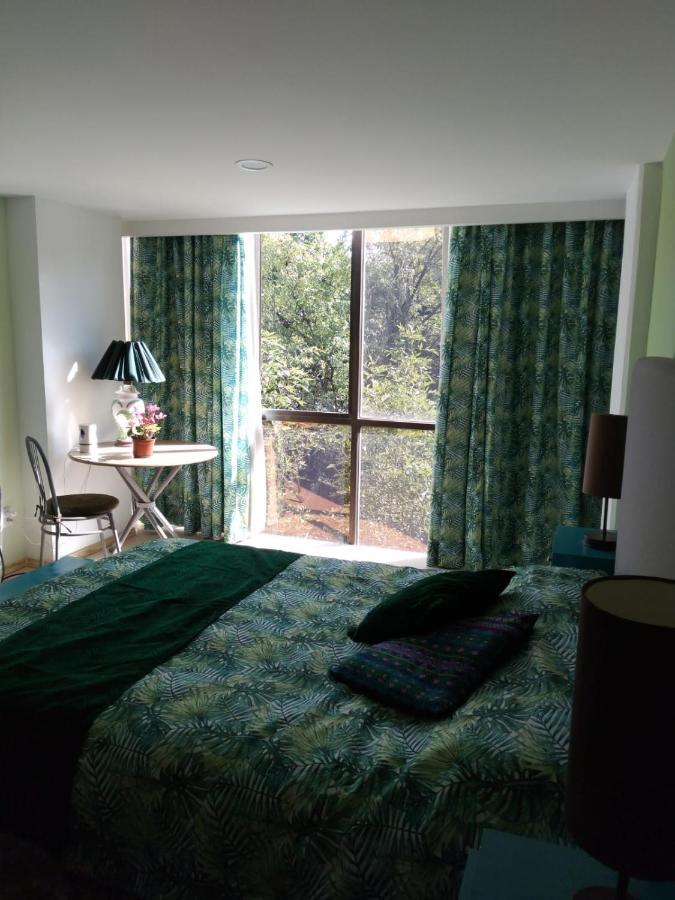 Charming Sunny Bedroom Overlooking Beautiful Amsterdam Avenue In Best Condesa Area Mexico City Exterior photo